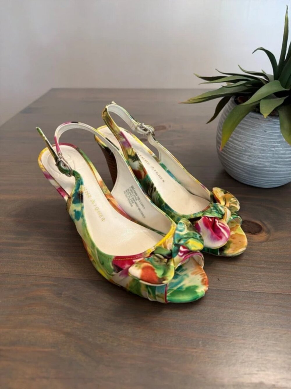 Etienne Aigner multicolor heels size 6